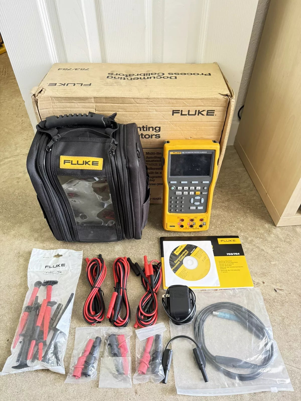 Fluke 754 Documenting Process Calibrator with HART Communication