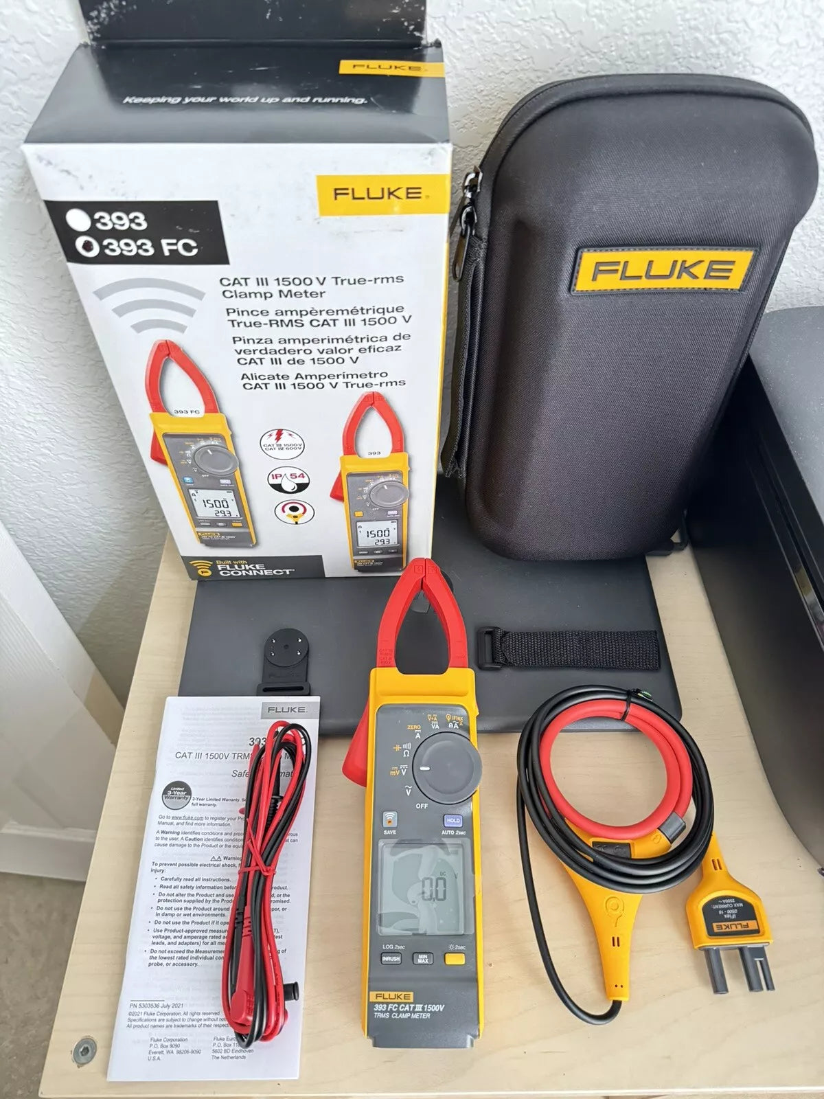 FLUKE 393 FC CAT III 1500 V True-rms Clamp Meter - NEW SEALED