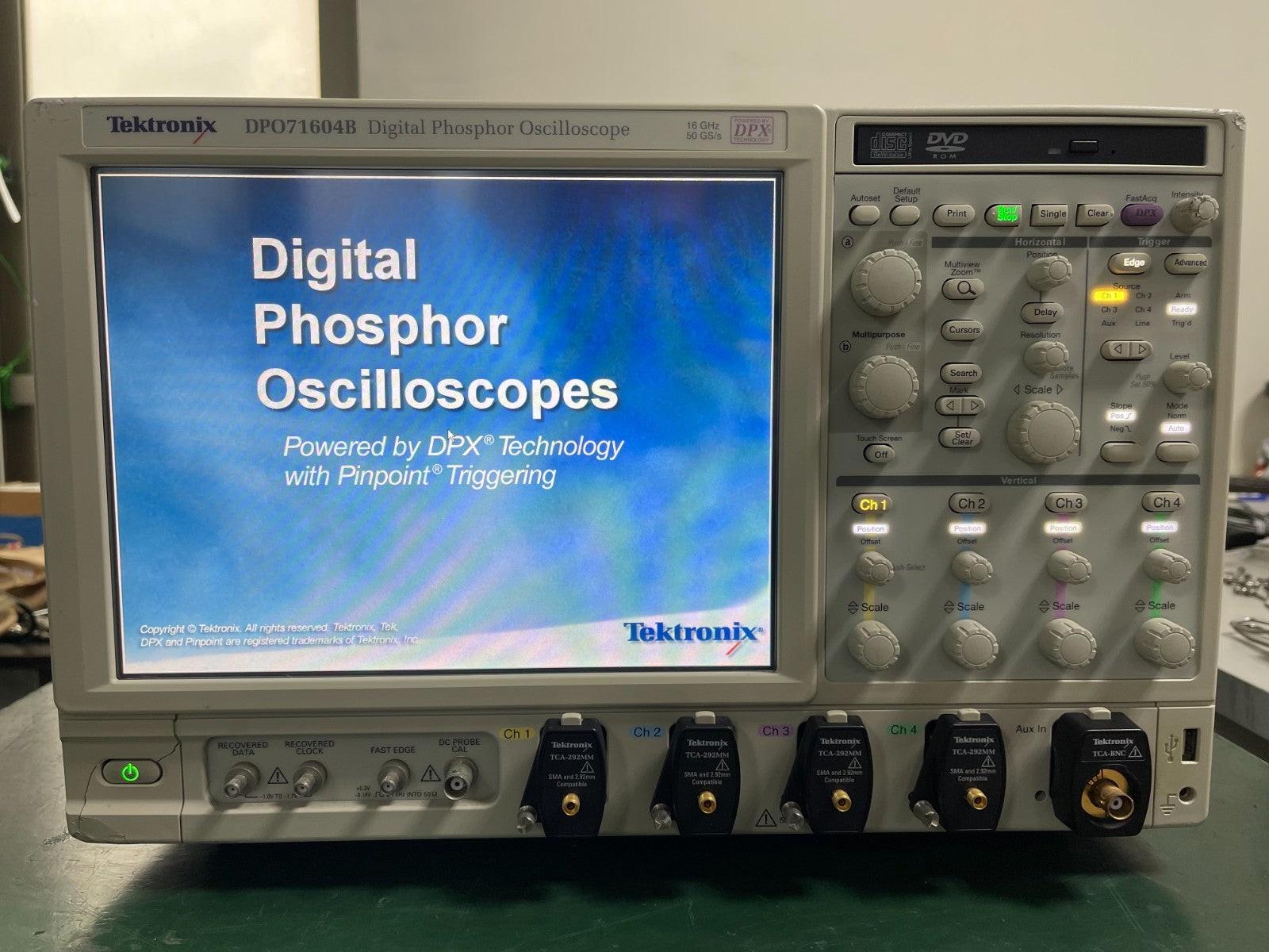 Tektronix DPO71604B Digital Phosphor Oscilloscope 16GHz , 4Ch , 50Gs/s_B110470 - XG eqpt