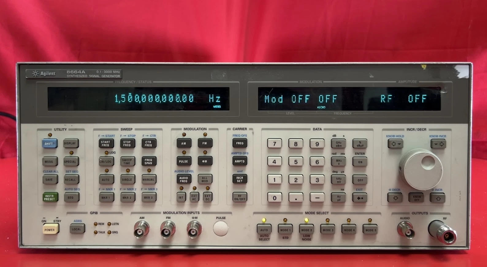 Agilent/Keysight 8664A High-Performance Signal Generator, 3 GHz