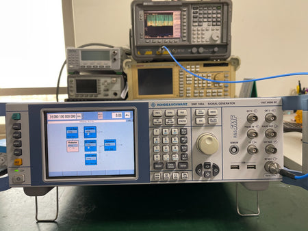 Rohde & Schwarz SMF100A microwave signal generator 100KHz-22GHz _1181 - XG eqpt