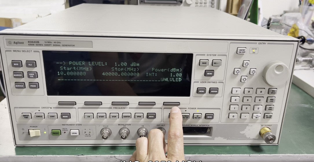 HP Agilent 83640B 10MHz-40GHz Synthesized Sweep Signal Generator w/ opt.00 _0997