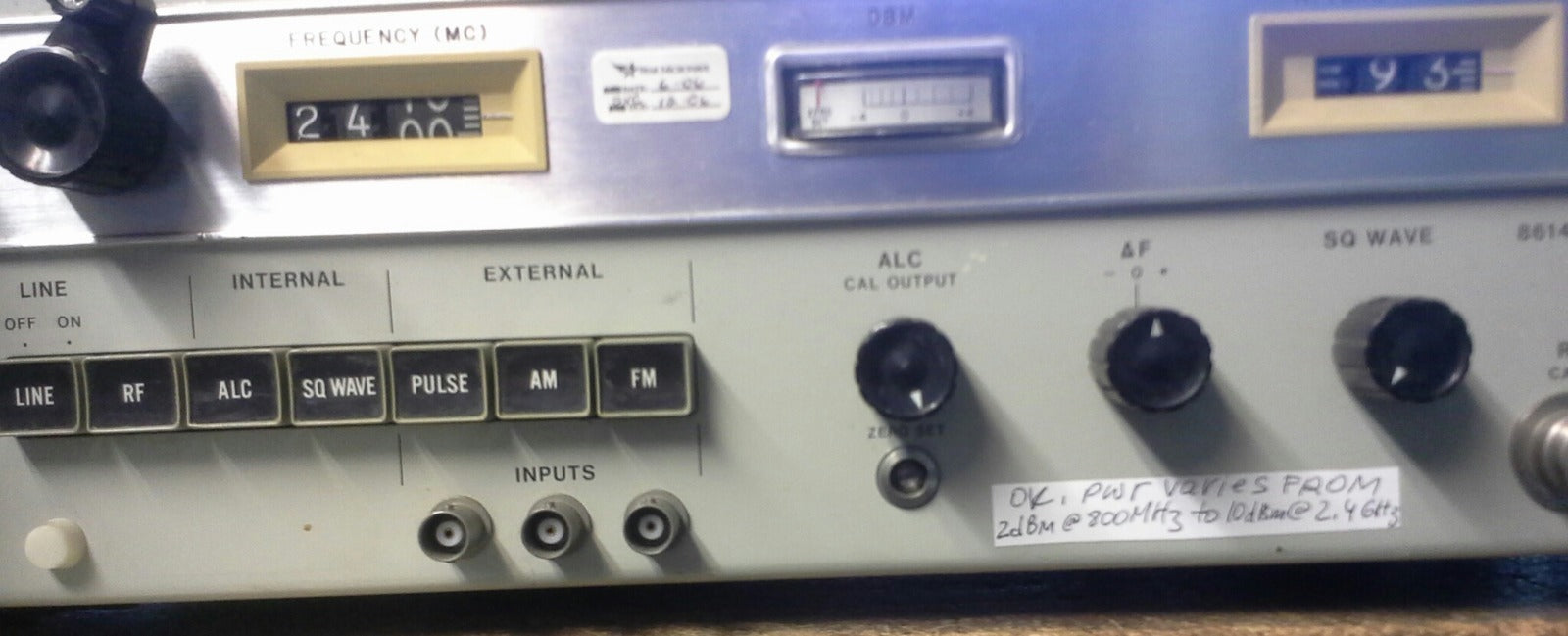 HP 8614A RF Signal Generator 800MHz to 2.4GHz