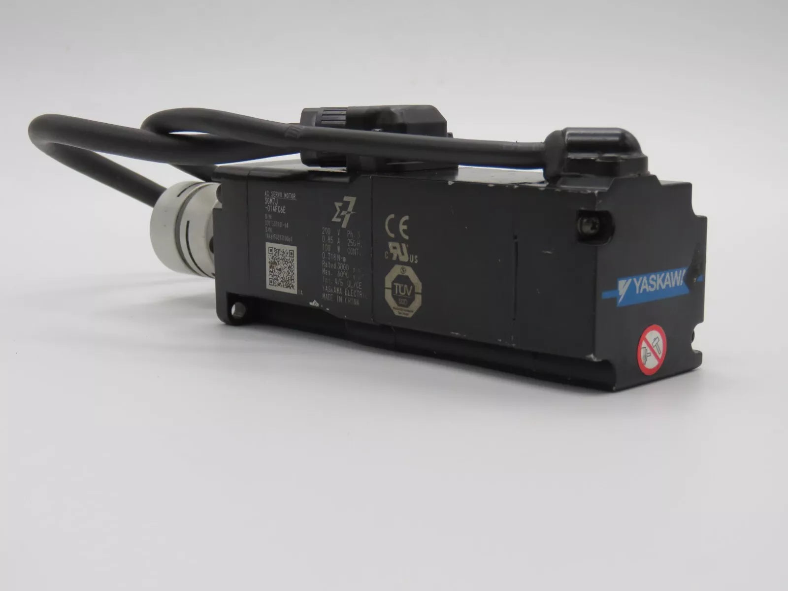 Yaskawa SGM7J-01AFC6E AC Servo Motor 100W