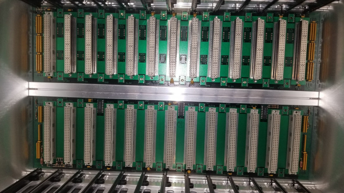 Racal EADS 1261AM VXI Chassis