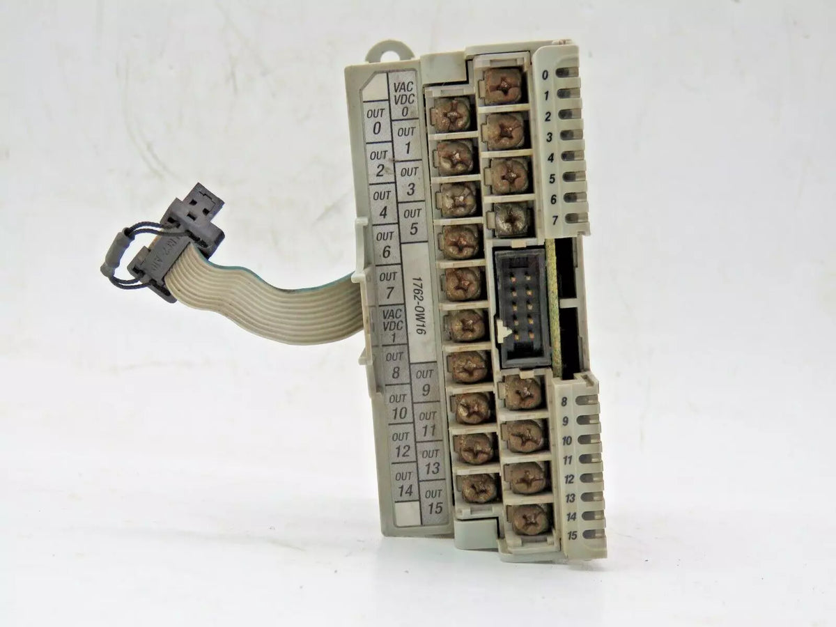 Allen Bradley 1769-OW16 MicroLogix 1200 Relay Output Module Ser A