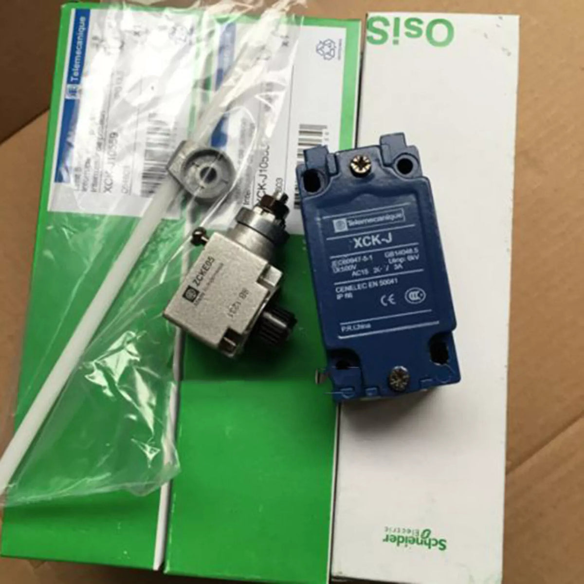 Schneider XCKJ10559H29C Limit Switch - New in Box