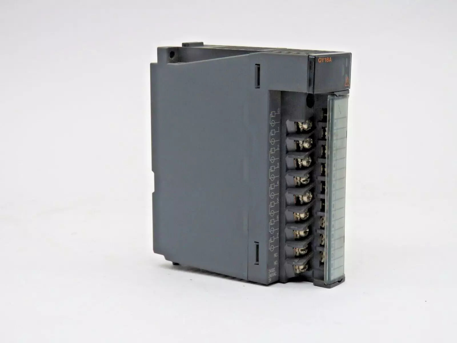 Mitsubishi QY18A Digital Output Module Q Series 240 VAC Used & Tested