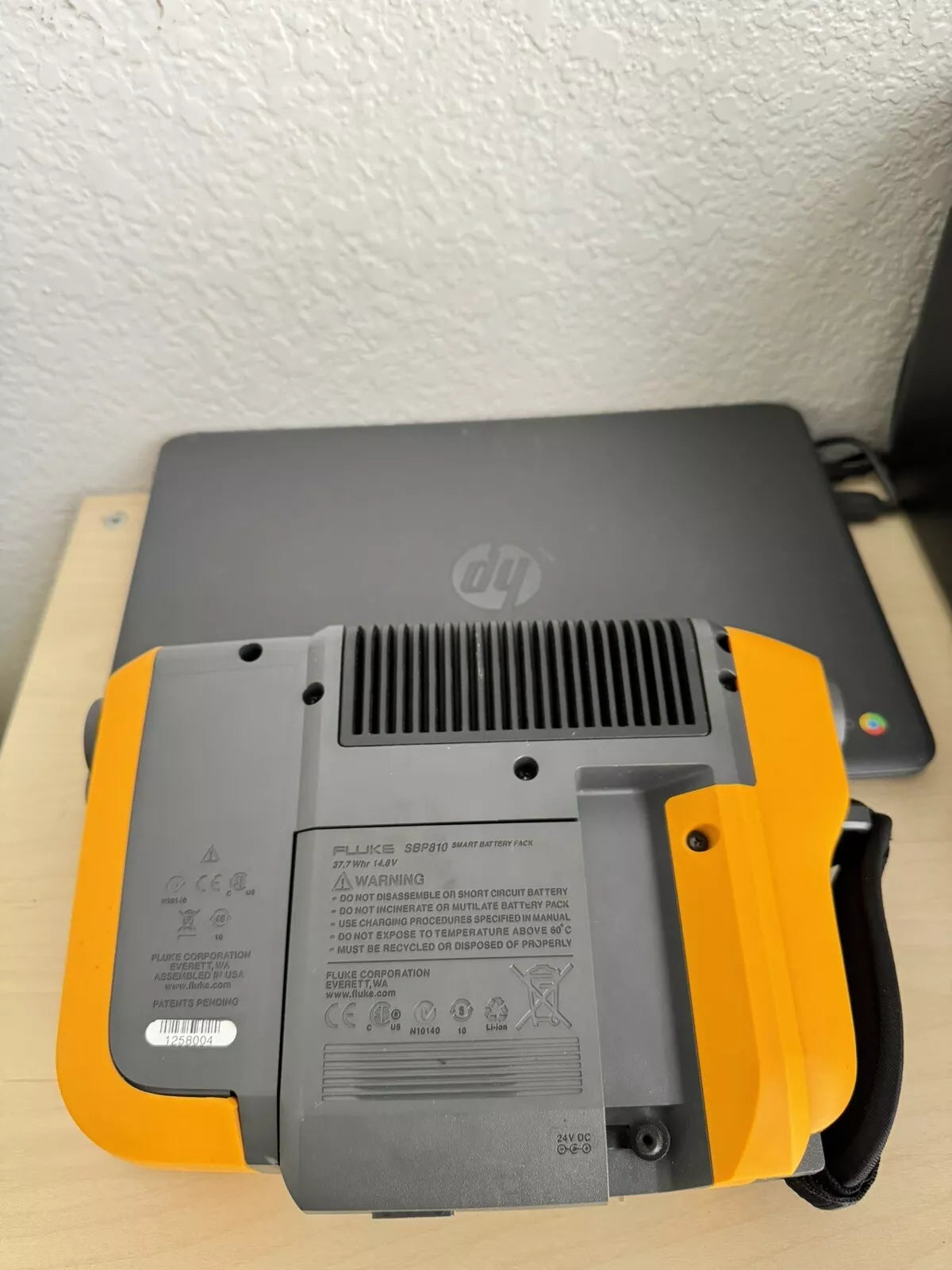 Fluke 810 Vibration Tester with Tachometer, Triaxial Accelerometer & Case