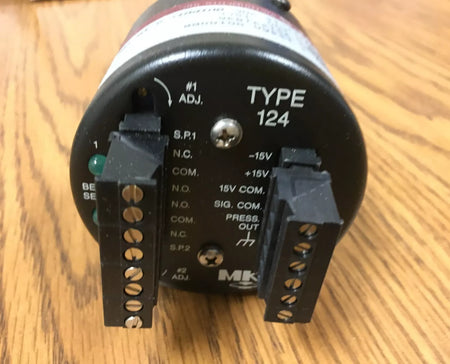 MKS 124AA-00100BB Baratron TYPE 124 Vacuum Switch - Range100 Torr