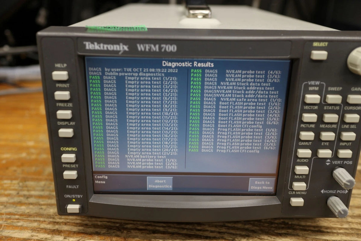 Tektronix WFM700M /01 Multiformat Waveform Monitor