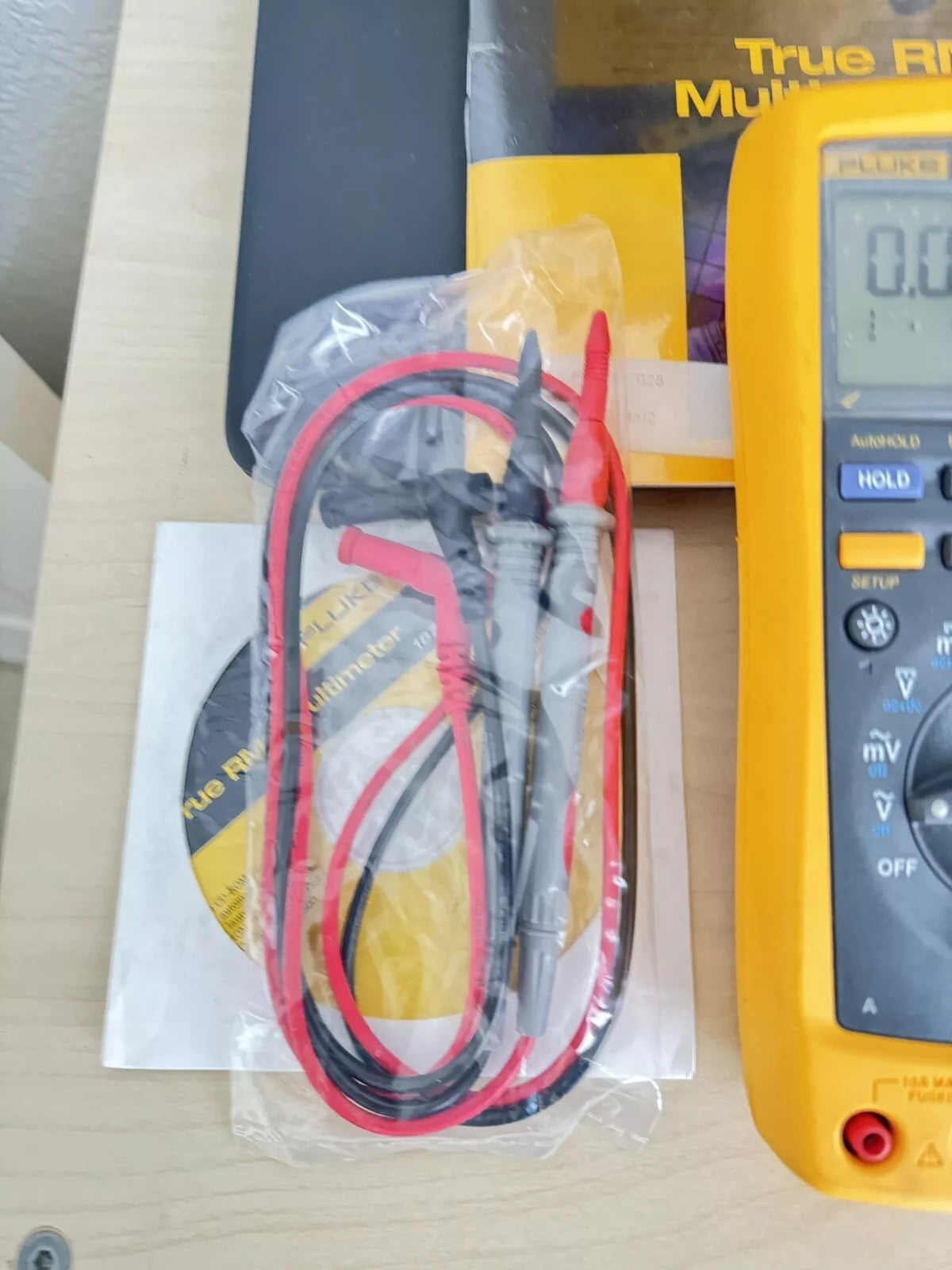 Fluke 187 True RMS Multi Meter with Leads & Calibration Certificate