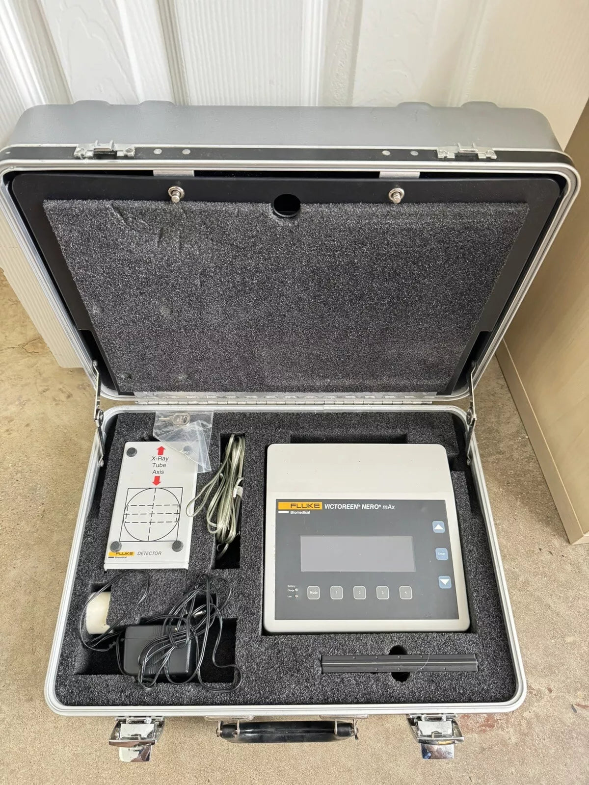 Fluke Biomedical 8000 Victoreen Nero Max X-Ray with Case