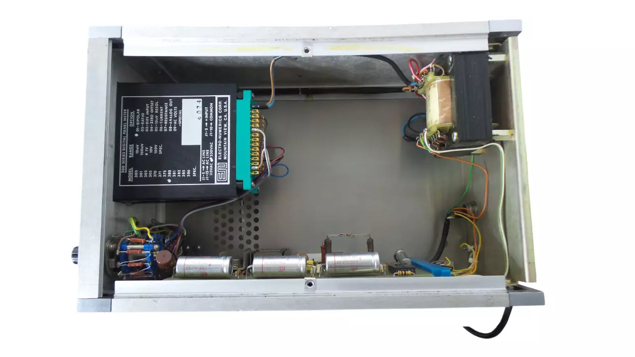 SYSTRON TESLAMETER 3102 - Precision Magnetic Field Measurement Device