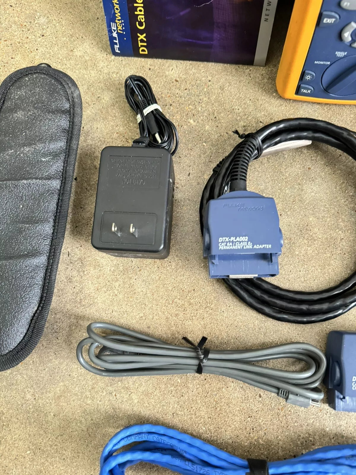 Fluke Networks DTX-1800 Cable Analyzer Kit with DTX-CHA001A CAT6 Channel Adapters