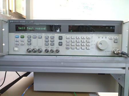 HP Agilent 83731B 1GHz-20GHz Synthesized Signal Generator Opt.1E1 ,1E5 ,1E8_0236 - XG eqpt