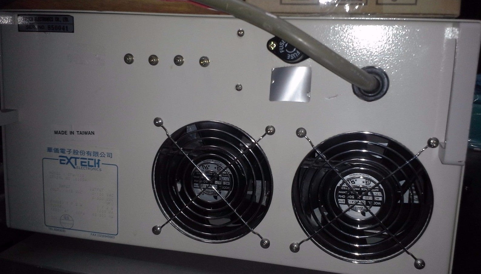 AC Power Source 1000VA 0 - 300V 45-500Hz by Extech