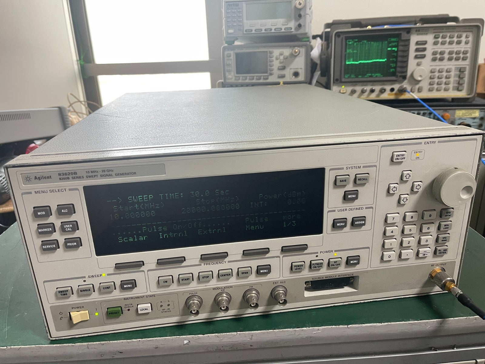 HP Agilent 83620B 10MHz-20GHz Synthesized Sweep Signal Generator, NEW LCD _ 1150 - XG eqpt