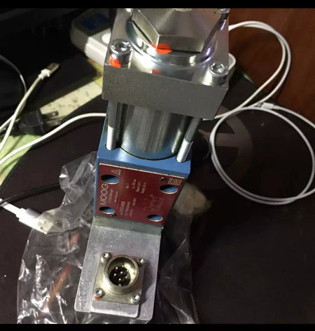Moog D633-460B Hydraulic Proportional Valve
