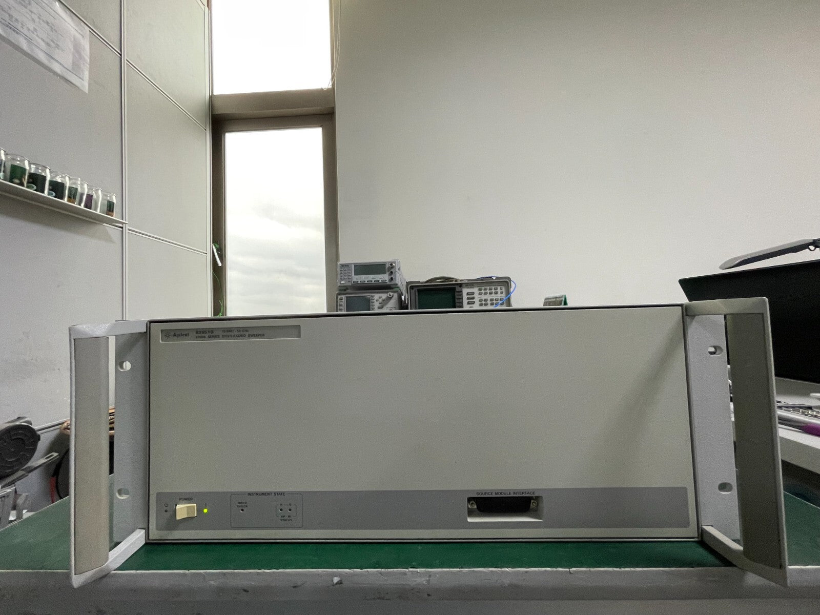 Agilent 83651B 45MHz-50GHz Synthesized Sweeper _0968 - XG eqpt
