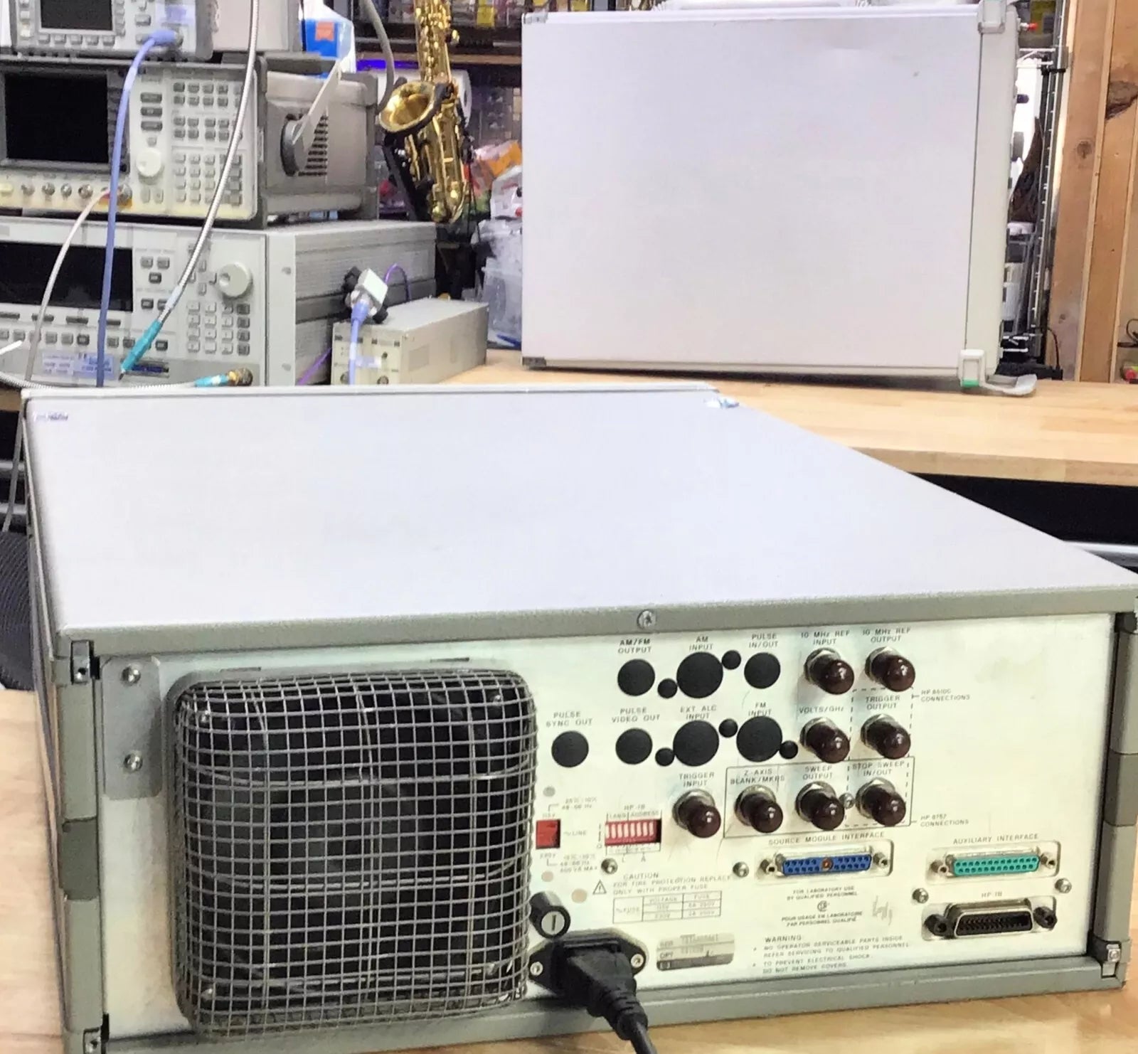 Agilent HP 83620A 20GHz Synthesized Sweep Generator with Calibration, Opt: 001,008
