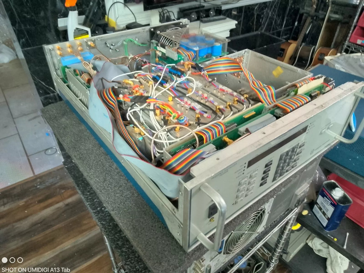 COMSTRON CORPORATION Frequency Synthesizer FS2000B