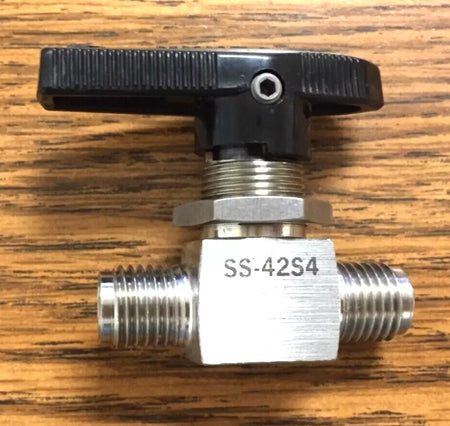 Whitey SS-42S4 316 Stainless Steel Ball Valve 1/4 Tube Fittings 2500 PSI