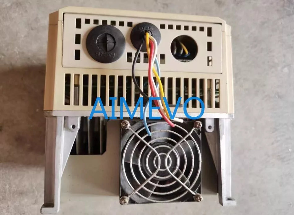 ONE USED Yaskawa 606PC3 0.75KW 220V CIMR-PCA20P7