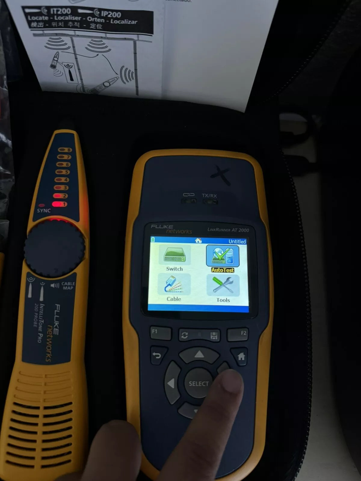 Fluke Networks LRAT-2000 LinkRunner AT-2000 Tester Kit (READ) Missing Port
