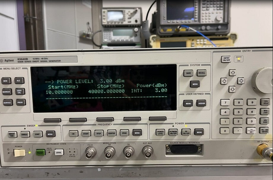 HP Agilent 83640B 10MHz-40GHz Synthesized Signal Generator
