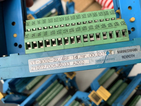 VT-3002-2X/48F and R900020154: Fiber Optic Splitter and SC/APC Connector Set