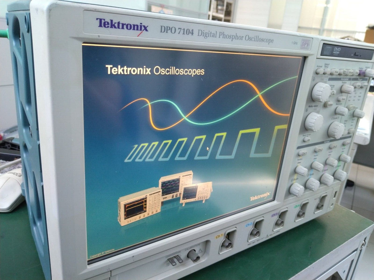 Tektronix DPO7104 Digital Phosphor Oscilloscope 1GHz , 4Ch , 20Gs/s_B067262 - XG eqpt