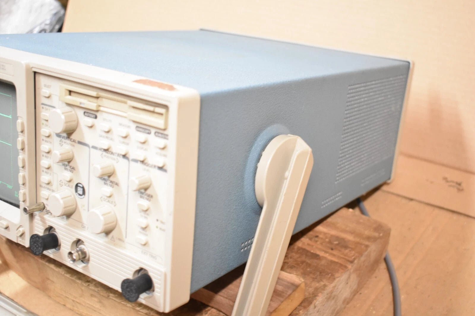 Anainstr Compact Digital Multimeter with Auto-Ranging Function