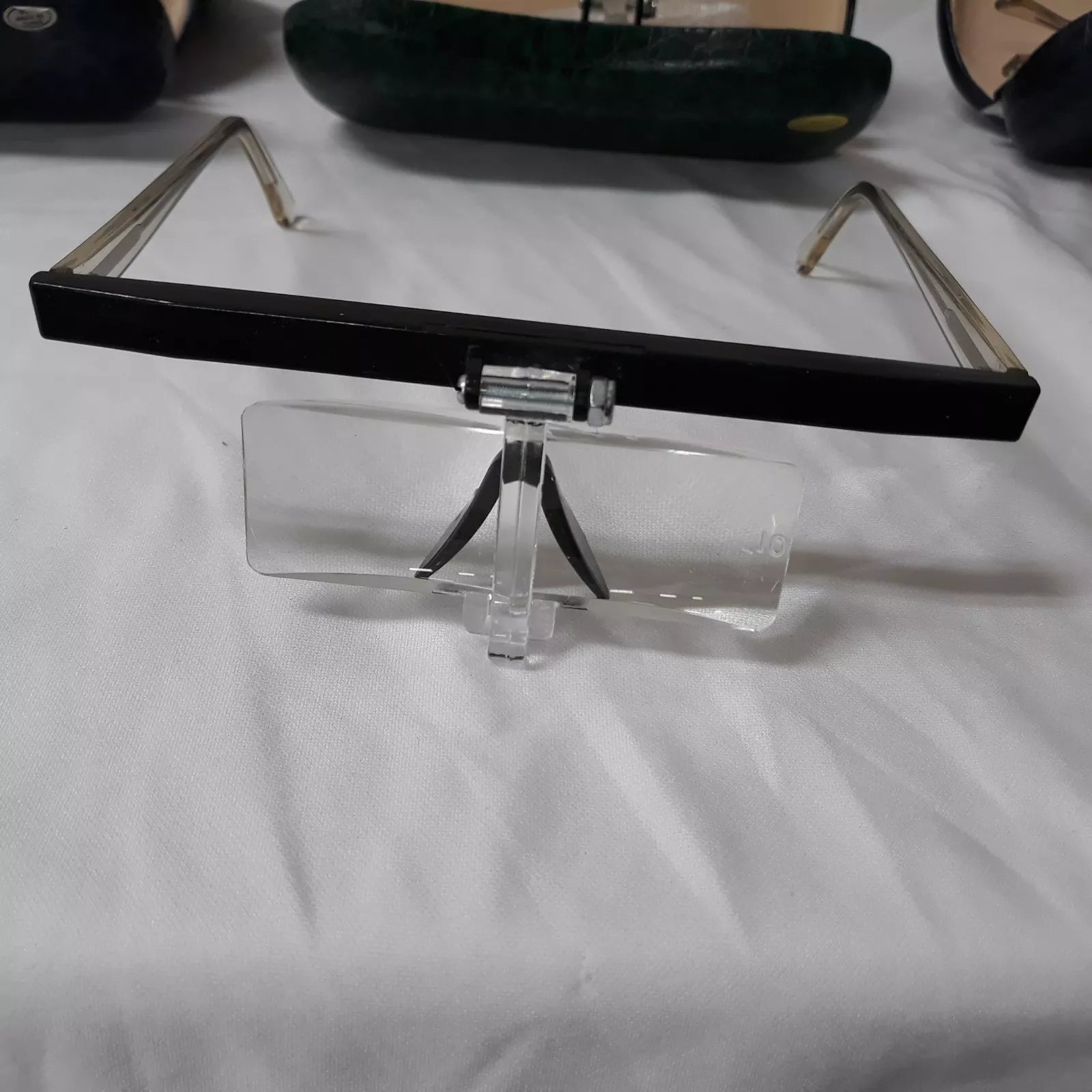 Portable Handheld Magnifying Glass with LED Light for Reading and Hobbies