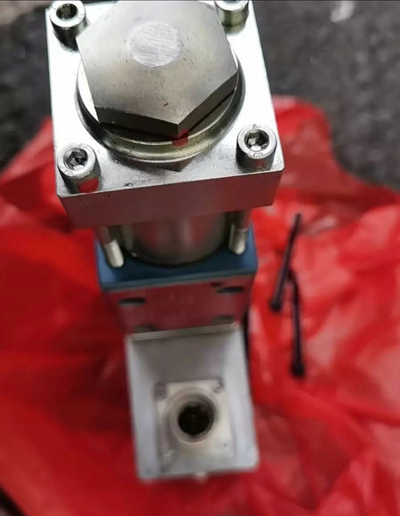 Moog D633-317B Hydraulic Proportional Valve