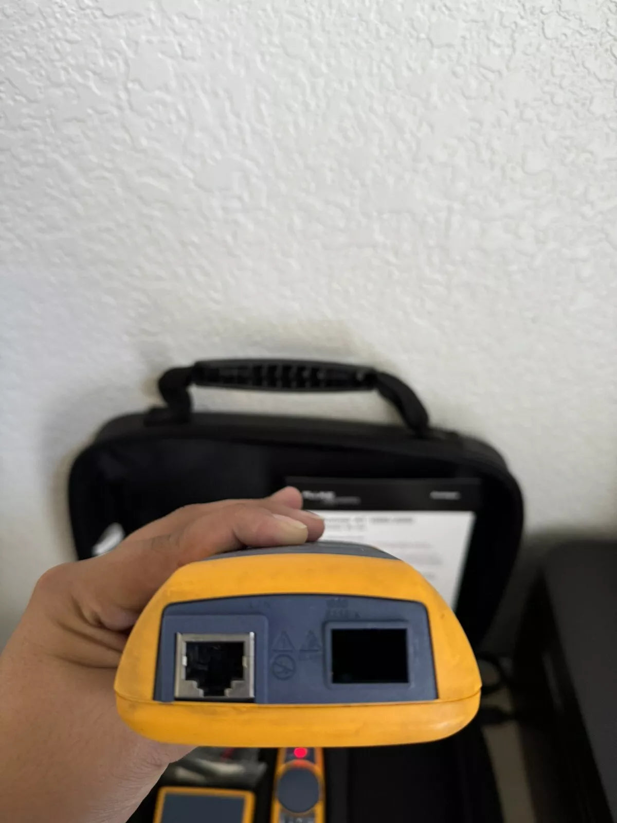 Fluke Networks LRAT-2000 LinkRunner AT-2000 Tester Kit (READ) Missing Port