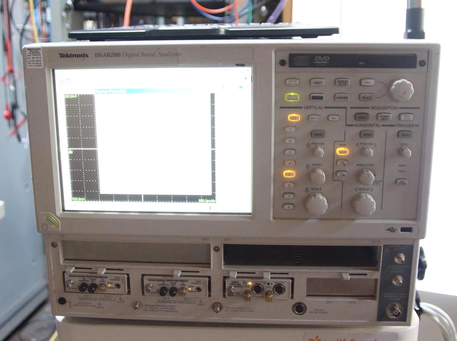 Tektronix DSA8200 Digital Serial Analyzer Sampling Oscilloscope DSA