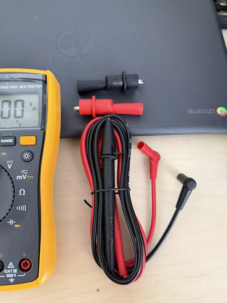 Fluke 116 True RMS Digital Multimeter with Leads - Precision Measurement Tool