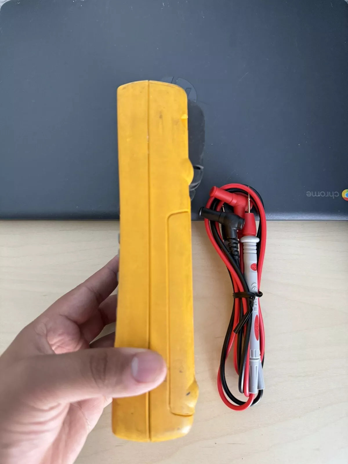 Fluke 724 Calibrator with Leads