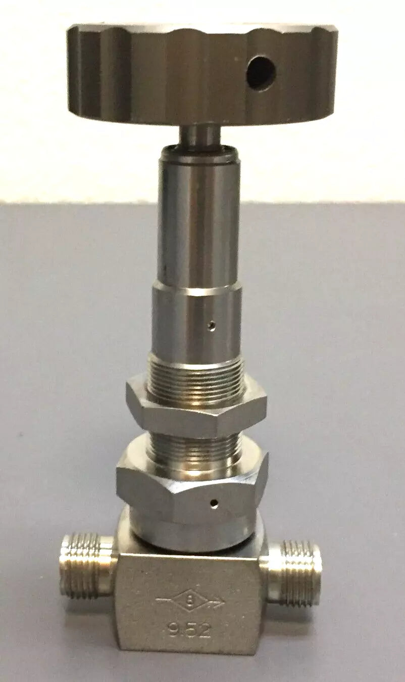 Fujikin 316 Dual Flow Valve with Regulate Knob 1/4, 9.52