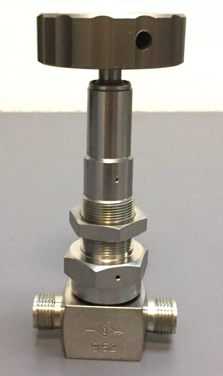 Fujikin 316 Dual Flow Valve with Regulate Knob 1/4, 9.52