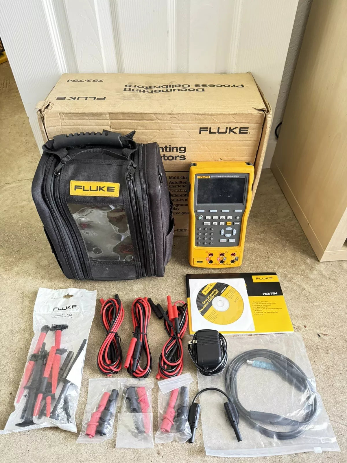 Fluke 754 Documenting Process Calibrator with HART Communication