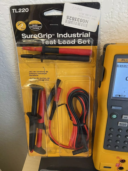 Fluke 753 Multifunction Documenting Process Calibrator with All New Accessories