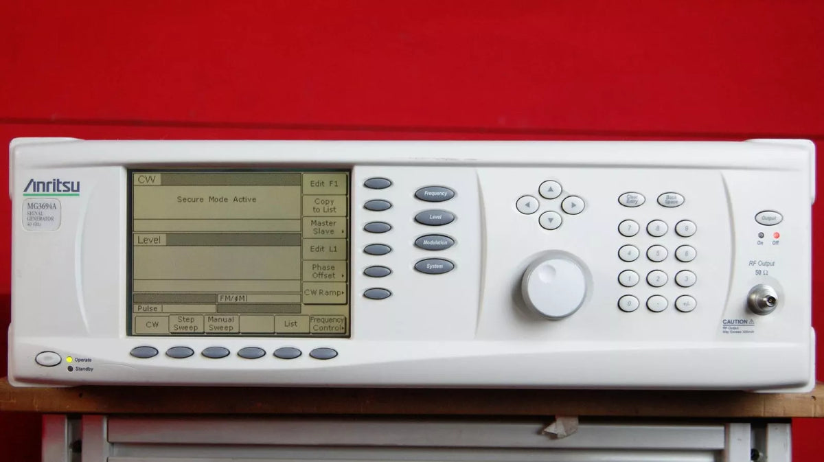 Anritsu MG3694A 032313 Synthesized Signal Generator 0.1Hz-40 GHz OPTIONS