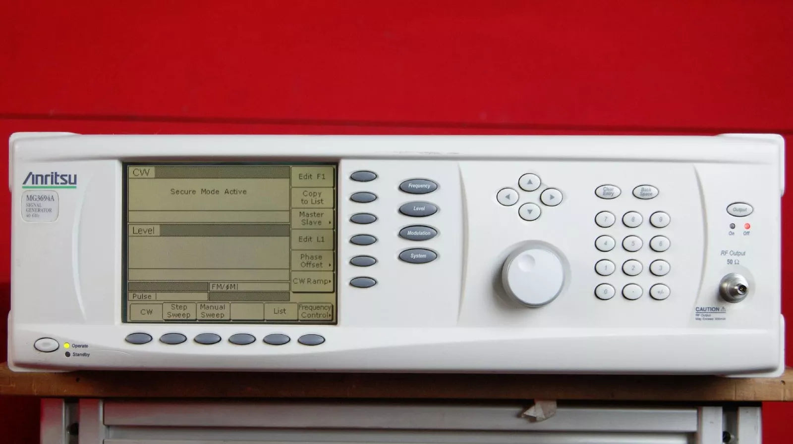 Anritsu MG3694A 032313 Synthesized Signal Generator 0.1Hz-40 GHz OPTIONS
