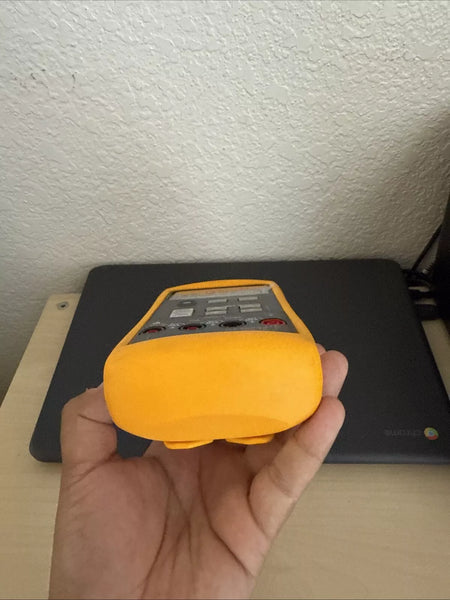 FLUKE 715 Volt/mA Calibrator with Accessories - Tested