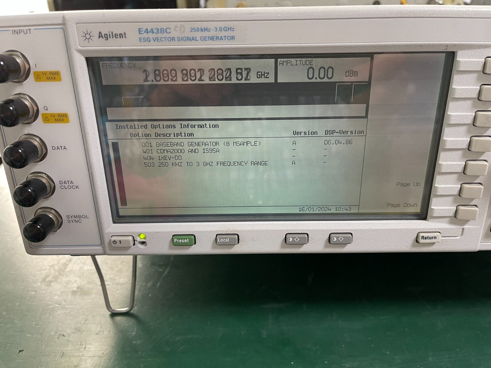 Agilent E4438C ESG Vector Signal Generator 250kHz-3GHz w/001,005,401,503 _0160 - XG eqpt