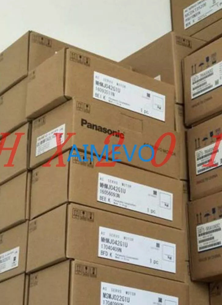 ONE NEW PANASONIC SERVO MOTOR MSMF012L1U2M