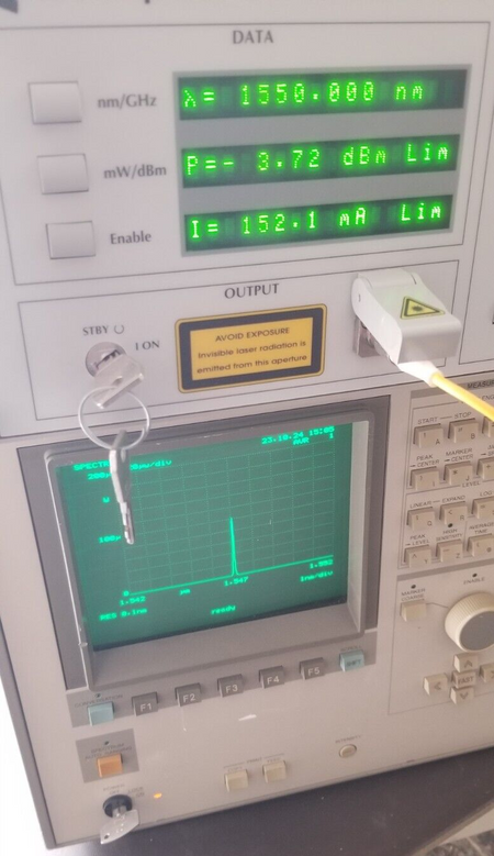 Tunable Laser Source 1499 to 1600 nm by JDSU