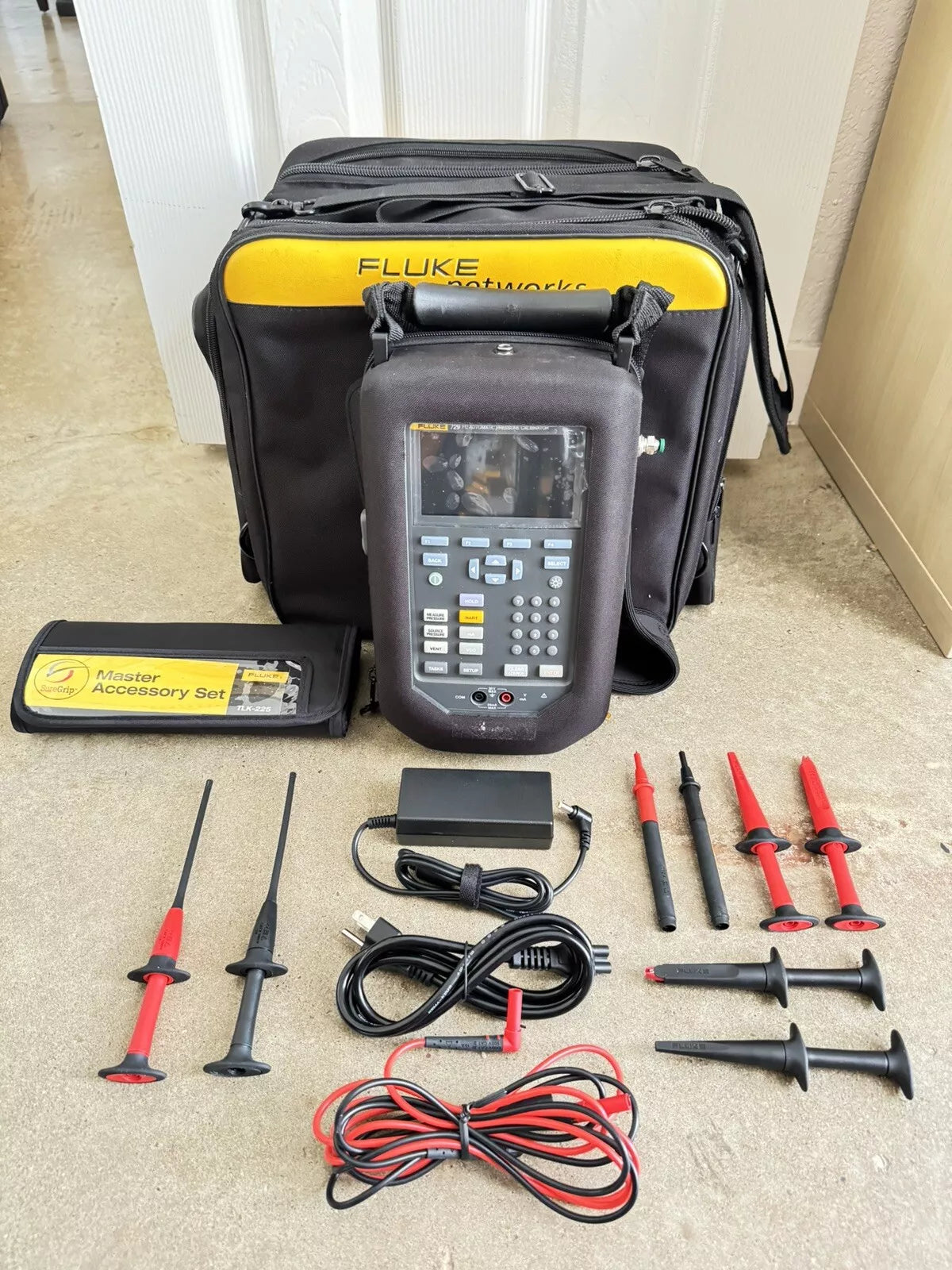 FLUKE 729 FC 300 PSI Automatic Pressure Calibrator with Accessories